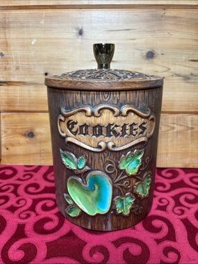 Vintage Treasure Craft Ceramic Cookie Jar – Faux Wood Grain Barrel Design